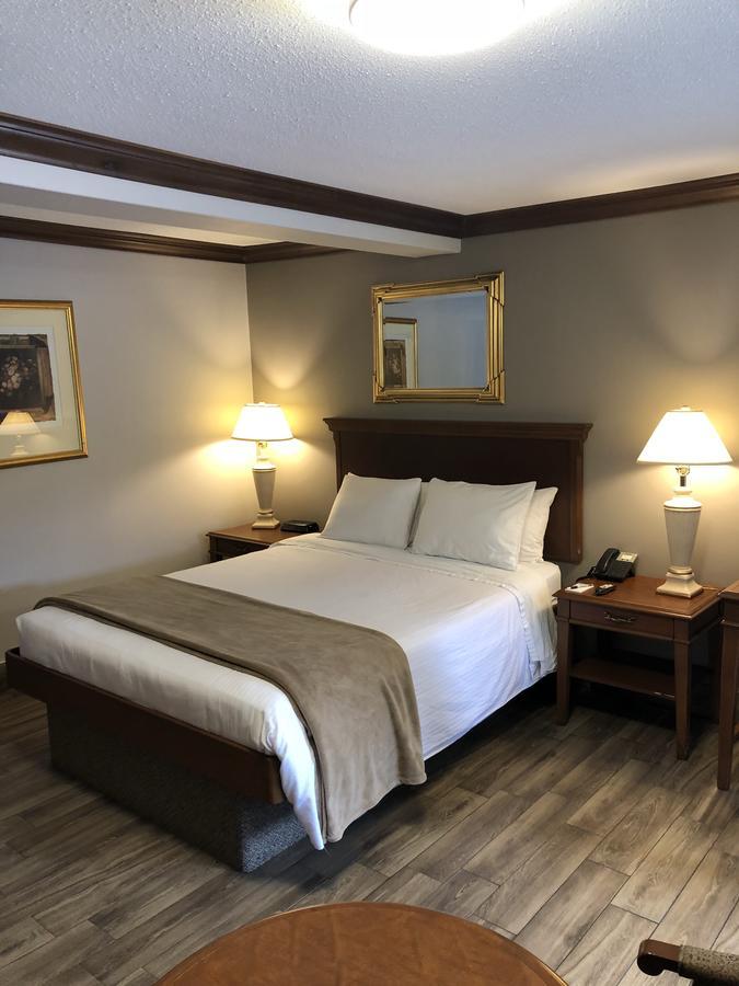 Talbot Trail Inn & Suites Leamington Luaran gambar
