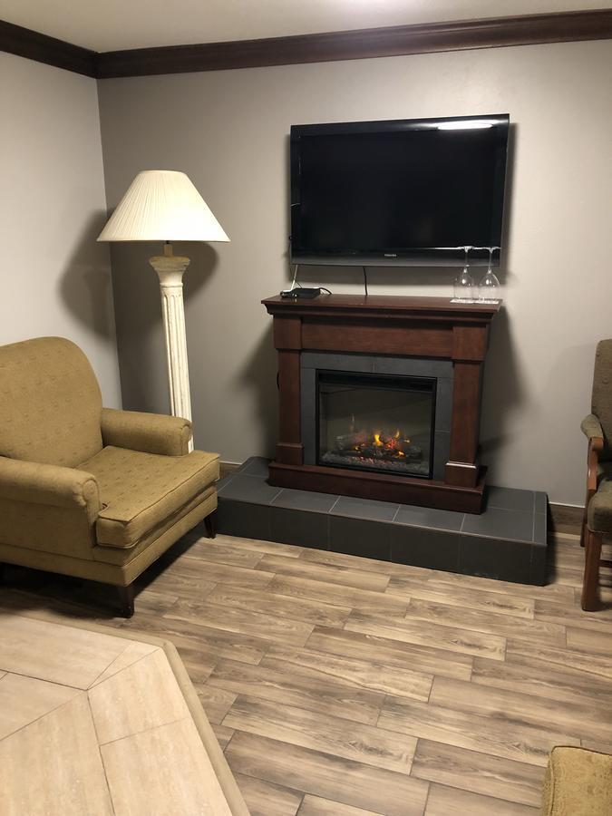 Talbot Trail Inn & Suites Leamington Luaran gambar