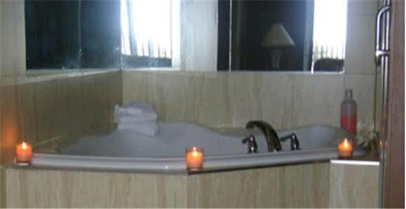 Talbot Trail Inn & Suites Leamington Luaran gambar